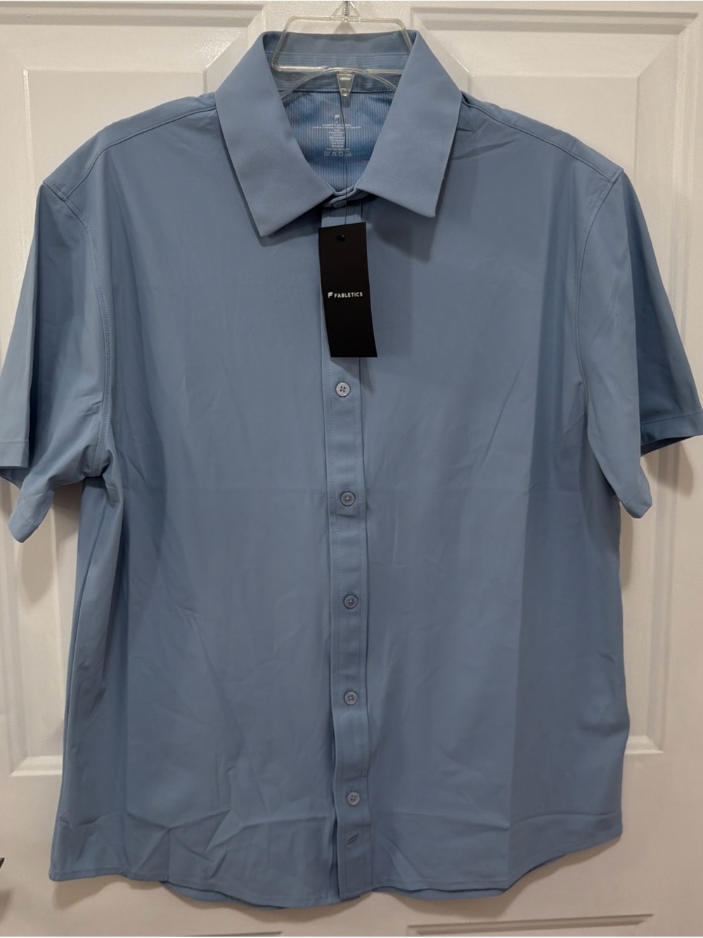 Fabletics Men's Light Blue Short-Sleeve Button-Up Shirt Sz M